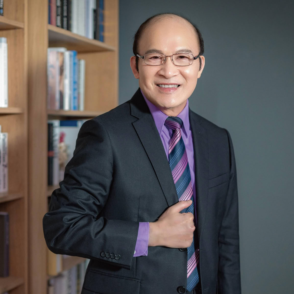 賴憲政老師形象照
